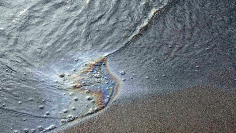 Υπ. Ναυτιλίας: Πρόκληση θαλάσσιας ρύπανσης από εμπορικό πλοίο στο Κερατσίνι