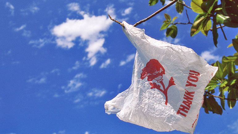 Από την 1η του έτους τρία λεπτά η κάθε πλαστική σακούλα