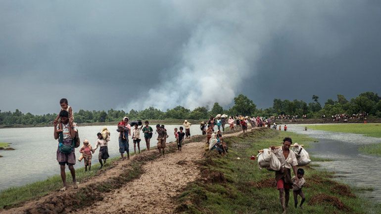Σχεδόν μισό εκατομμύριο Ροχίνγκια έχουν φτάσει στο Μπανγκλαντές