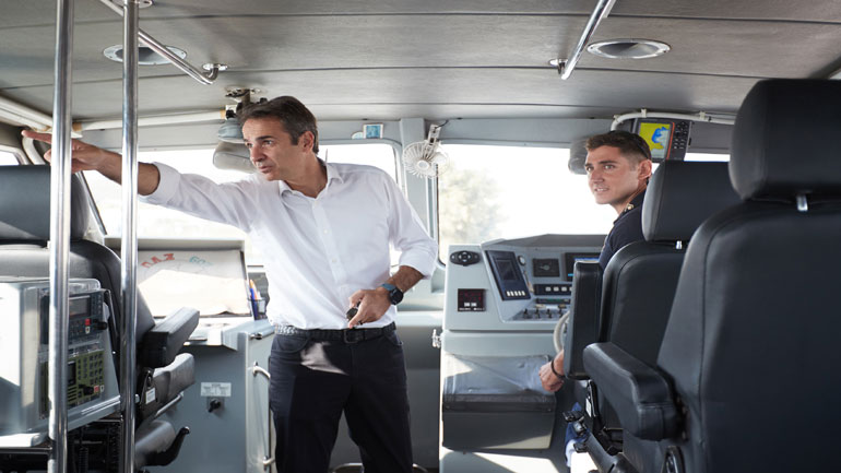 Μητσοτάκης: «Χρέος μου να είμαι κοντά στους συμπολίτες μας, που έχουν τη μεγαλύτερη ανάγκη» Μητσοτάκης: «Χρέος μου να είμαι κοντά στους συμπολίτες μας, που έχουν τη μεγαλύτερη ανάγκη»