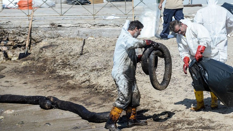 Συνεχίζεται η απορρύπανση του Σαρωνικού – αναλυτικά η κατάσταση στις παραλίες Συνεχίζεται η απορρύπανση του Σαρωνικού – αναλυτικά η κατάσταση στις παραλίες