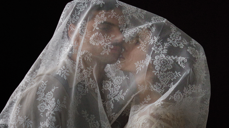 Η Ωραία του Πέραν στο θέατρο του Νέου Κόσμου