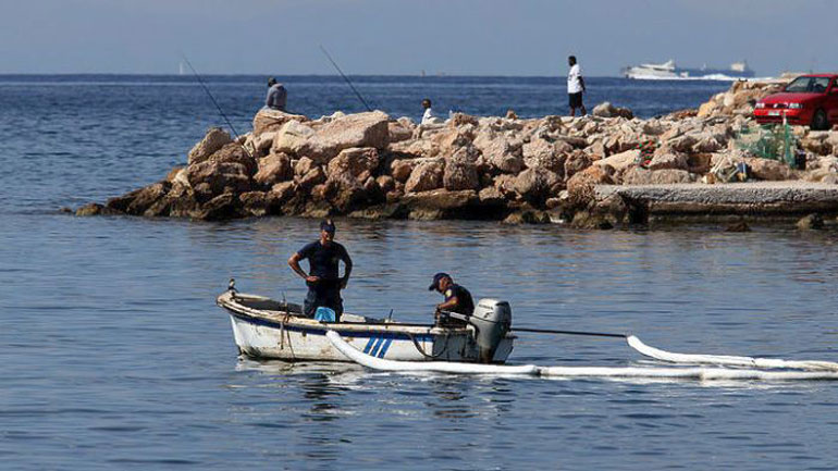 Έρευνα: Οι ευθύνες της Γενικής Γραμματείας Πολιτικής Προστασίας για τη ρύπανση του Σαρωνικού