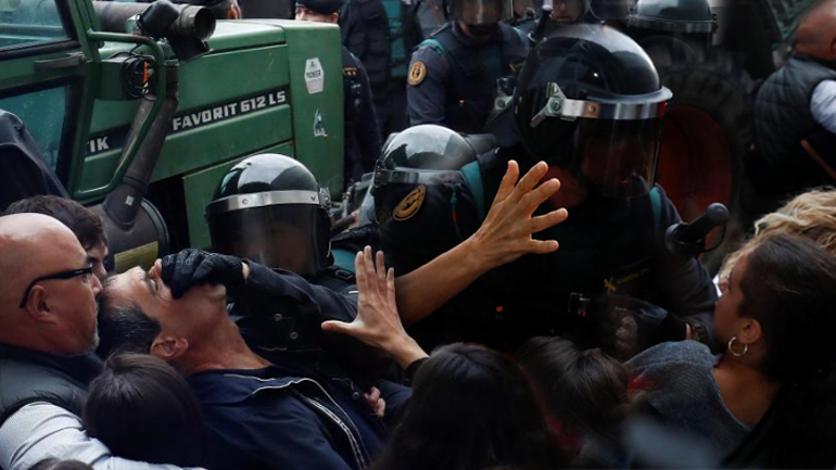 Καταλονία: Επεισόδια με εκατοντάδες τραυματίες