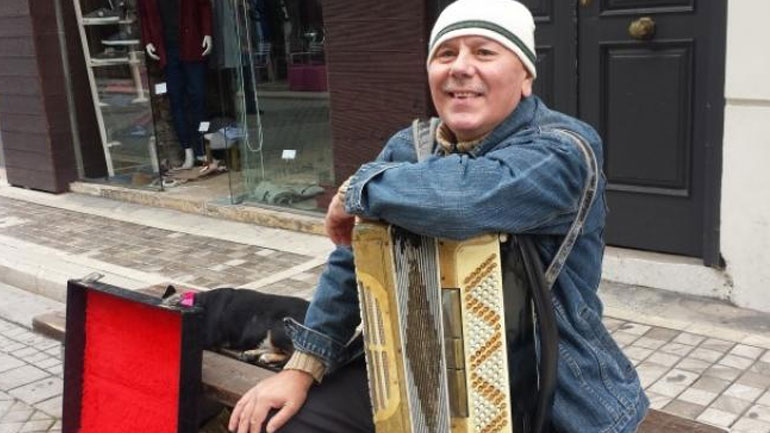 Πάτρα: Νεκρός βρέθηκε ο Πολωνός πλανόδιος μουσικός της Ρήγα Φεραίου