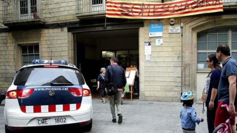 Ισπανία: Έκλεισαν τα περισσότερα δημόσια κτήρια που θα μπορούσαν να χρησιμοποιηθούν ως εκλογικά τμήματα