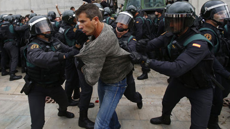 Καταλονία: Η ένταση για το δημοψήφισμα κλιμακώνεται – Οι πρώτοι τραυματίες