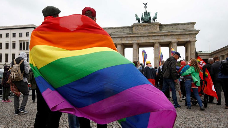 Γάμος για όλους από σήμερα στη Γερμανία