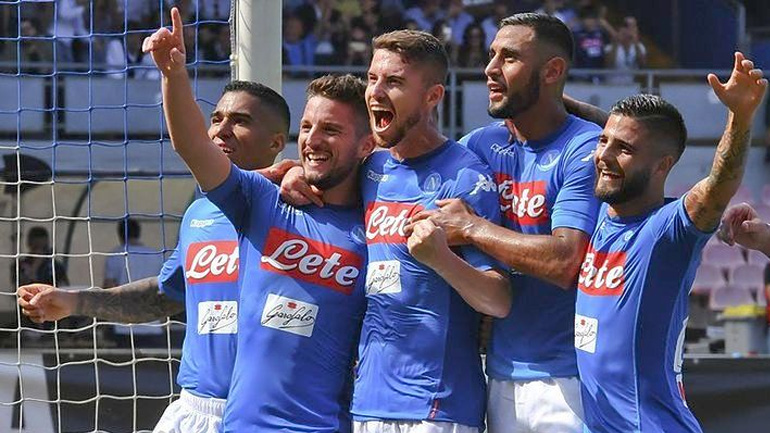 Πρώτη η Νάπολι, 3-0 την Κάλιαρι