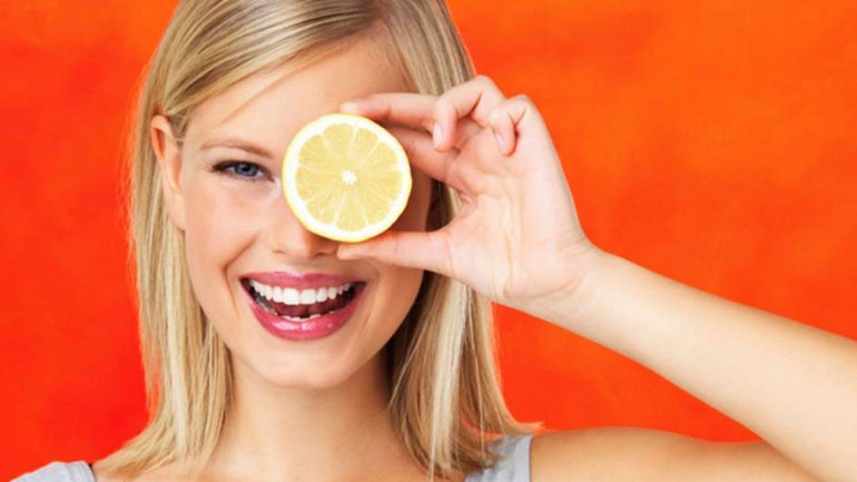 Αντιρυτιδική μάσκα με λεμόνι και γάλα για βελούδινη επιδερμίδα