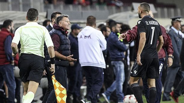 Οι ποδοσφαιριστές καταγγέλλουν τον Αλέξη Κούγια