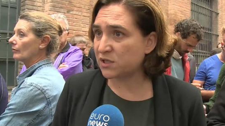 Η δήμαρχος της Βαρκελώνης χαρακτηρίζει τον Ραχόι «δειλό»