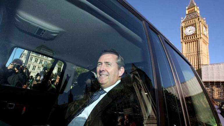 Ο Βρετανός υπουργός Εμπορίου καταδίκασε τη βία στην Καταλονία