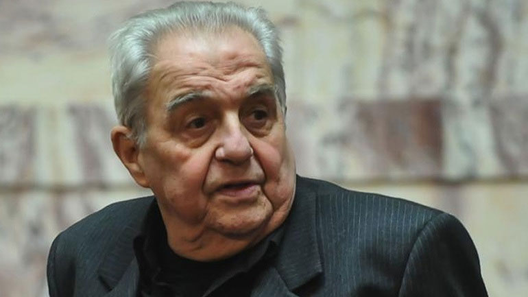 Για «κομματικό πατριωτισμό σε βάρος της χώρας», κατηγορεί ΝΔ-ΠΑΣΟΚ σε συνέντευξή του ο Αλέκος Φλαμπουράρης