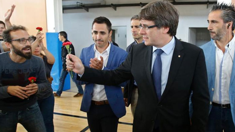 Ο πρόεδρος της Καταλονίας ετοιμάζεται να ανακηρύξει την ανεξαρτησία της περιοχής