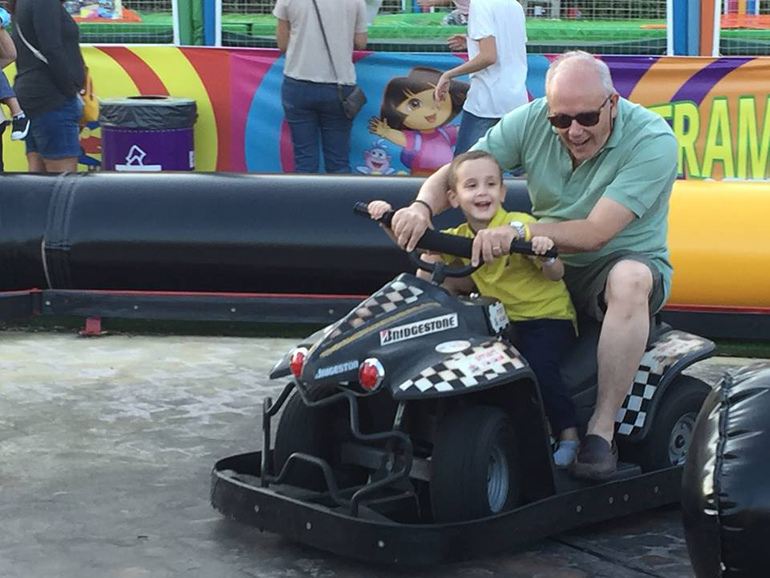 Μπαμπάς και γιος του δίνουν και... καταλαβαίνει!