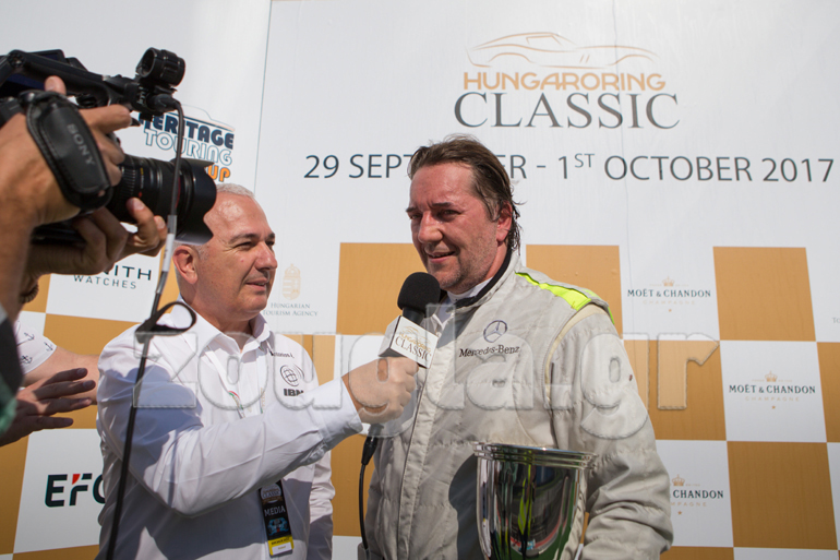 Ο Κρίτωνας Λεντούδης (δεξιά) γεμάτος ικανοποίηση από το αποτέλεσμα μιλά στον Αντώνη Αργυρόπουλου