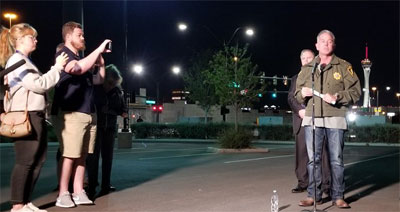 O σερίφης Joseph Lombardo κατά τη διάρκεια της συνέντευξης Τύπου