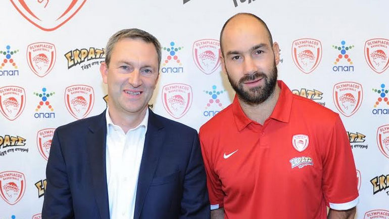 Ο Ντάμιαν Κόουπ, Διευθύνων Σύμβουλος ΟΠΑΠ, και ο Βασίλης Σπανούλης