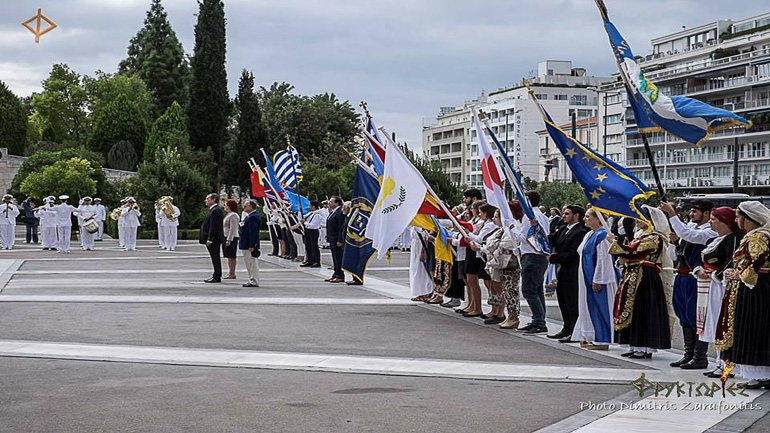 Σαλαμίνια 2017: Κατάθεση στεφάνων για τη Ναυμαχία της Σαλαμίνας στο Σύνταγμα Σαλαμίνια 2017: Κατάθεση στεφάνων για τη Ναυμαχία της Σαλαμίνας στο Σύνταγμα