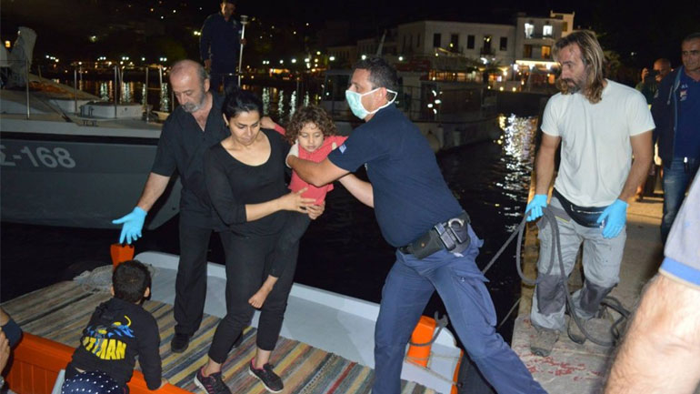 Στο Κλειστό Γυμναστήριο Πύλου οι 75 πρόσφυγες από Συρία και Ιράκ – Ανάμεσά τους 15 παιδιά και 3 βρέφη