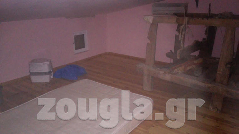 Αριστερά διακρίνεται το στρώμα όπου κοιμόταν ο επιχειρηματίας