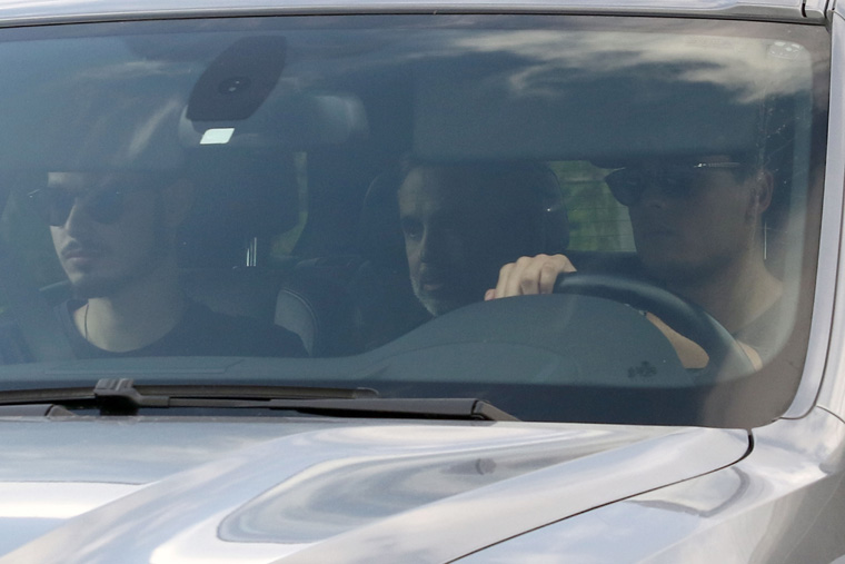 Εντός του αυτοκινήτου ο Μ. Λεμπιδάκης, λίγο μετά την επιχείρηση απελευθέρωσής του