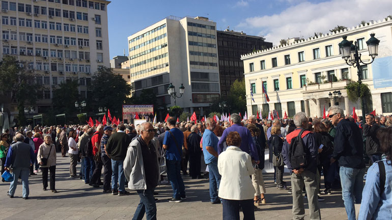 Συγκέντρωση συνταξιούχων έξω από το Υπουργείο Εργασίας
