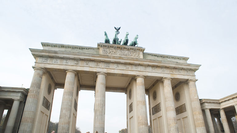 Deutsche Welle: Τι λένε οι νέοι για τη Γερμανική Επανένωση;