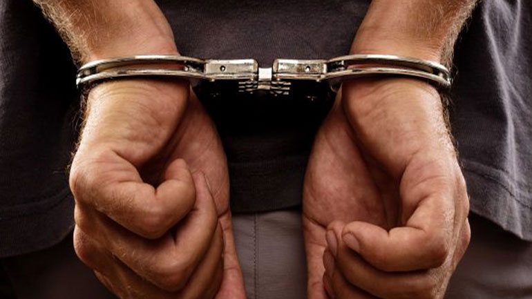 Aνήλικοι στα Φάρσαλα πήγαν να κλέψουν μάντρα οικοδομής