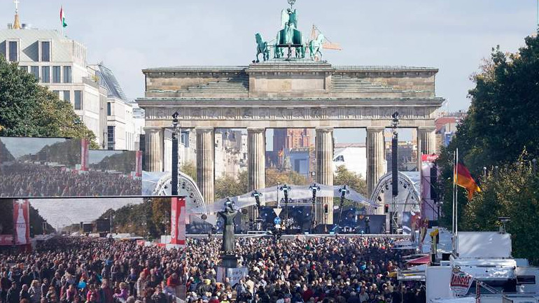 Παραμένουν οι διαφορές, σχεδόν τρεις δεκαετίες μετά την επανένωση