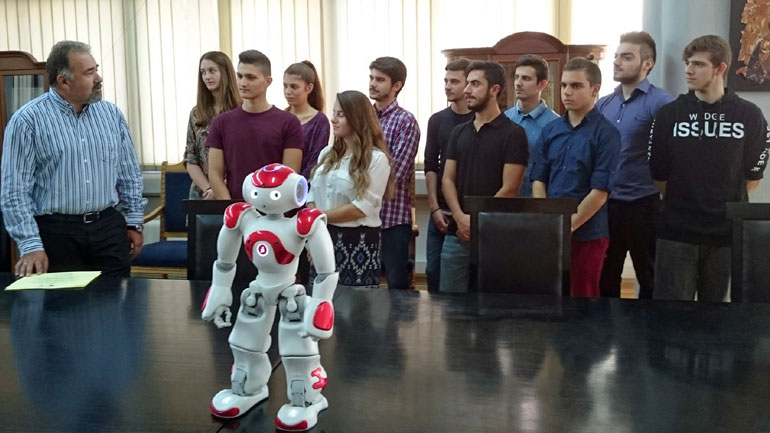 Έτοιμοι για διακρίσεις στην Ολυμπιάδα Ρομποτικής οι δέκα φοιτητές της Ακαδημίας Ρομποτικής που βραβεύτηκαν