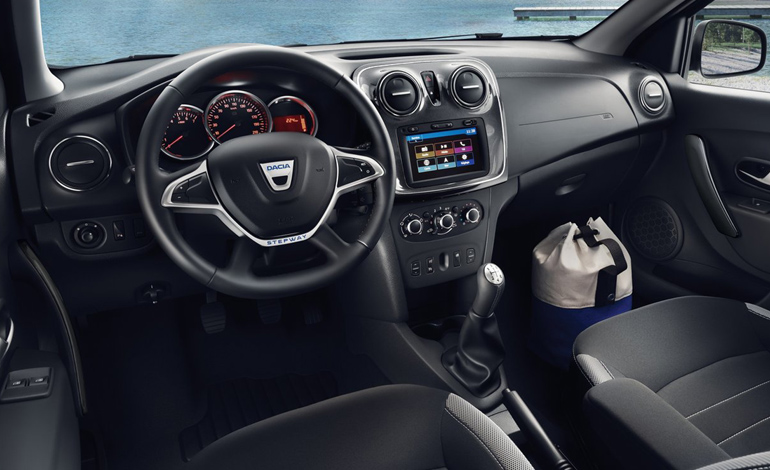 Αναβαθμισμένο το εσωτερικό, με καλύτερα υλικά και συναρμογή