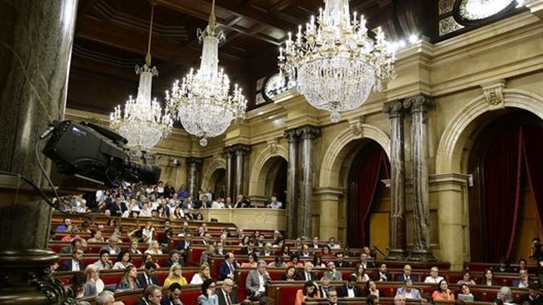 Μετέωρη η συνεδρίαση του κοινοβουλίου της Καταλονίας τη Δευτέρα
