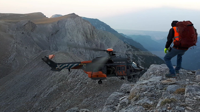 Καρέ-καρέ επιχείρηση απεγκλωβισμού Τσέχου ορειβάτη στον Όλυμπο Καρέ-καρέ επιχείρηση απεγκλωβισμού Τσέχου ορειβάτη στον Όλυμπο