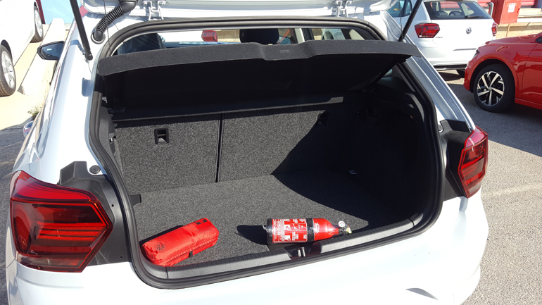 Ο χώρος αποσκευών (351 λίτρα) έχει αυξηθεί σημαντικά. Κάτω από τη μοκέτα βρίσκεται η κανονική ρεζέρβα (και όχι κιτ επισκευής) 