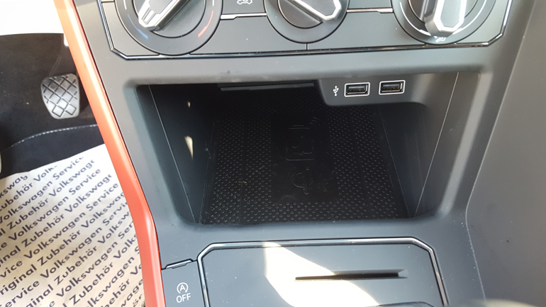 Σε αυτό το σημείο ακουμπάς το κινητό σου και αυτό φορτίζει! 