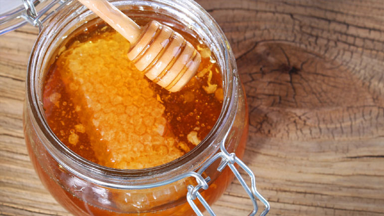 Τρία στα τέσσερα μέλια παγκοσμίως περιέχουν νεοκοτινοειδή φυτοφάρμακα