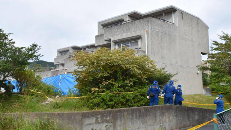 Έκαψε τα πέντε παιδιά και τη σύζυγό του