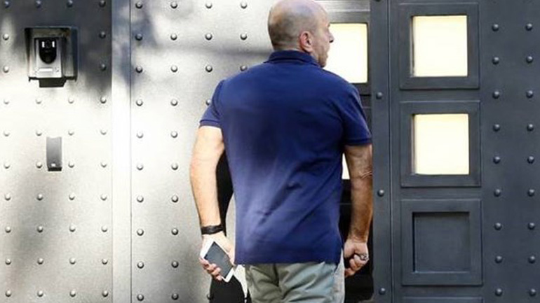 Τα πακέτα του Αλαφούζου δεν τον αθωώνουν