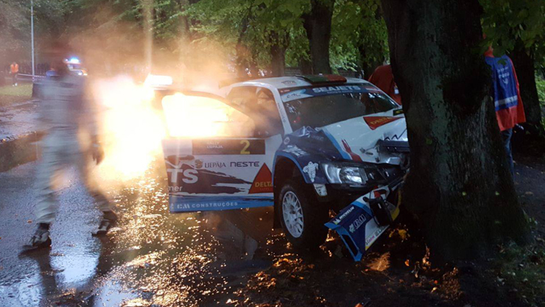 Έπεσε πάνω σε… δέντρο και έχασε το πρωτάθλημα!