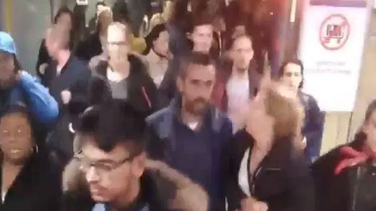 Λήξη συναγερμού στο σιδηροδρομικό σταθμό Euston στο Λονδίνο