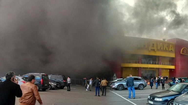 Μεγάλη φωτιά σε αγορά της Μόσχας