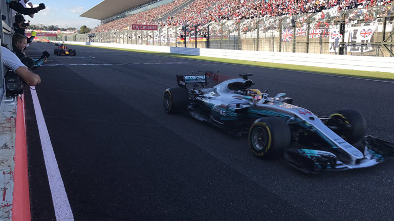 Formula 1: Ο Hamilton κέρδισε και βρίσκεται αγκαλιά με τον τίτλο