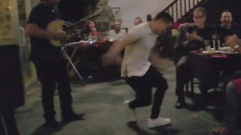 H εορταστική ζεϊμπεκιά του Πετρούνια για το χρυσό στο Μόντρεαλ