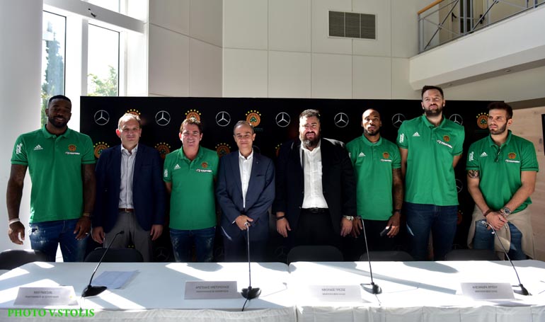 Mercedes και Παναθηναικός συνεχίζουν τη συνεργασία τους. Από αριστερά: Κέι Σι Ρίβερς, Νίκος Πρέζας, Τσάβι Πασκουάλ, Γιάννης Καλλίγερος, Αριστείδης Χριστόπουλος,  Μάρκους Ντένμον, Ιαν Βουγιούκας και Νίκος Παππάς