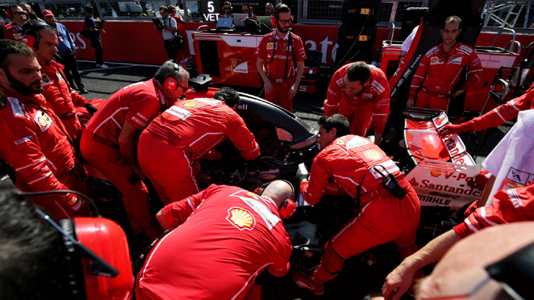 Ένα μπουζί ο λόγος εγκατάλειψης του Vettel Ένα μπουζί ο λόγος εγκατάλειψης του Vettel