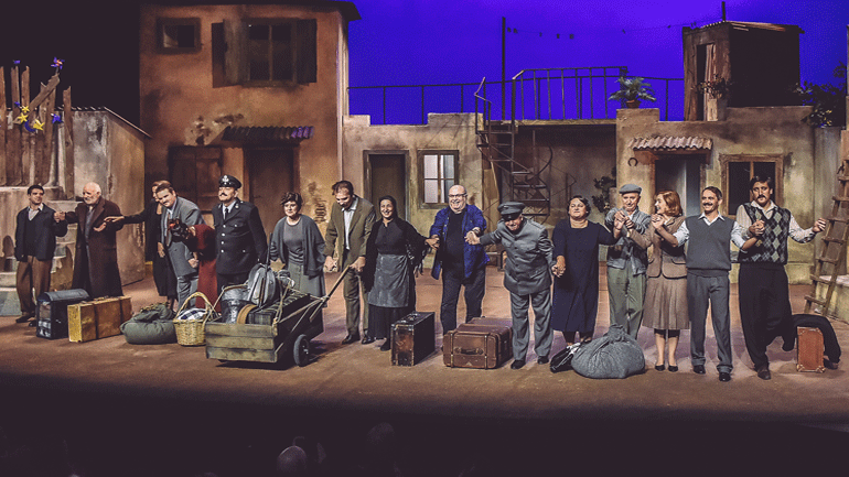 Eνθουσίασε το κοινό «Η Αυλή των Θαυμάτων» στο κατάμεστο θέατρο της Μονής Λαζαριστών