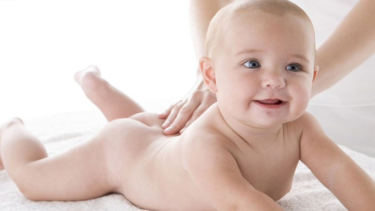 Πώς να ντύσετε εύκολα και γρήγορα το μωράκι σας;