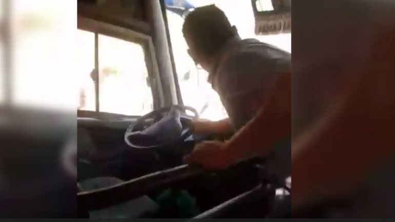 Τρελός φορτηγατζής αφήνει το τιμόνι ενώ είναι εν κινήσει για να… χορέψει